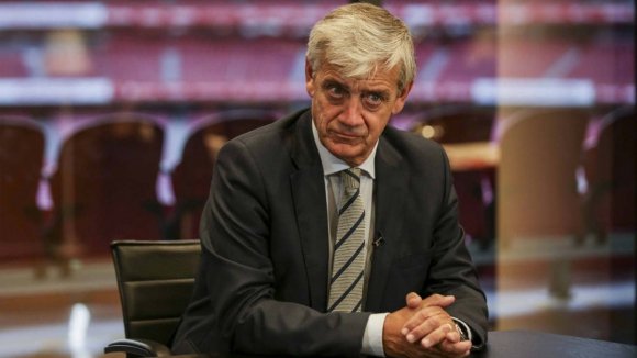 LNoticias71's tweet photo. ❗️ Domingos Soares de Oliveira está de saída do #Benfica!
O CO-CEO da SAD #encarnada deverá continuar no clube até ao final da temporada,deixando o clube apenas no Verão.
A saída do Dirigente não é novidade nenhuma, visto que, já era apontado à saída há algum tempo. https://t.co/BM6M5qs5Tp