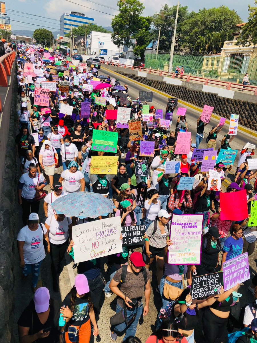 #8M 
¡Juntas luchamos, resistimos y avanzamos! ✊