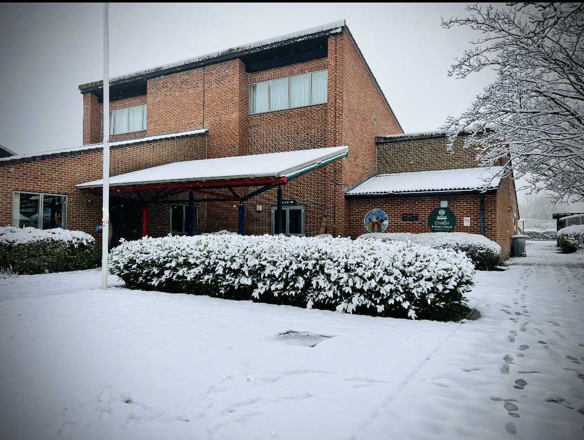 ChiltonPrimary's tweet image. A snowy school today! The children enjoyed playing in the snow at break time!