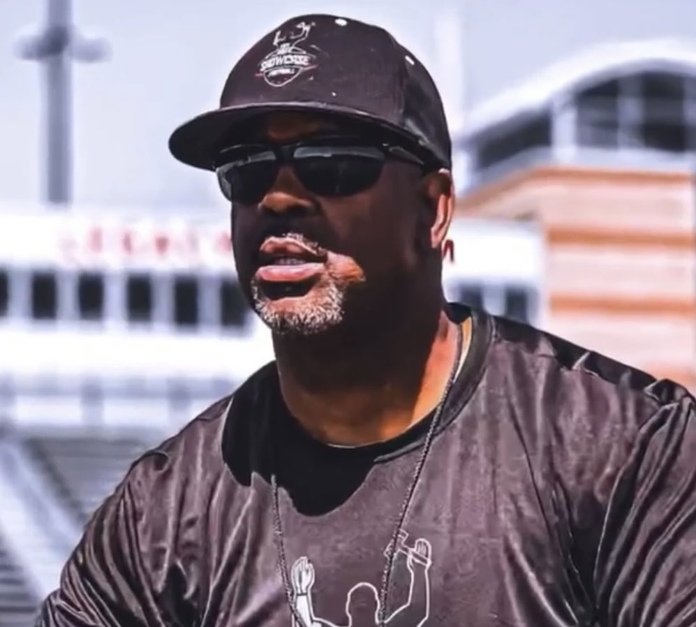 winweekendpod's tweet photo. Don’t miss a new episode tonight of #wintheweekend podcast at 9 PM ET/8 PM CT with Coach Keith Miller @coachkeith_1k on our YouTube channel!

He and @JoshBooty10 discuss recruitment and the changing landscape of football 🏈 from high school to college. 
@NzoneFootball @NCAA https://t.co/nxE1ExmuXh