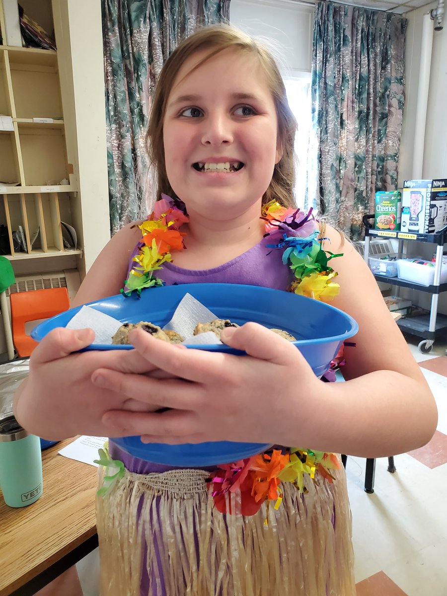 Students <a href="/Oldfield_Osprey/">Oldfield Elementary</a> made great use of our new muffin pans to make blueberry muffins for the school breakfast program, thanks to the #NutritionMonthFoodLiteracyGrant @HRCEHealthPromo. They can't wait to search for new recipes to cook up! <a href="/HRCE_NS/">Halifax Regional Centre for Education</a> <a href="/MrsTRichard/">Mrs Richard</a>