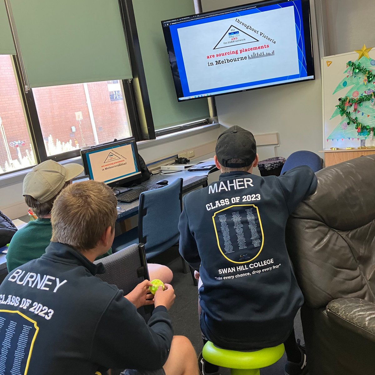MMLLEN3585's tweet photo. Our SWL Coordinator Anna recently visited the Swan Hill College FLO students to discuss SWL placements, work experience and how to access the SWL Online Portal.
#StructuredWorkplaceLearning https://t.co/BhPOKSJUnv