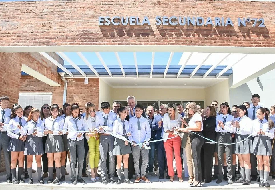 silvinagvirtz's tweet photo. Acompañé al ministro @jaimeperczyk, junto al gobernador @rauljalil_ok y la ministra Andrea Centurión, a la inauguración de la Escuela Secundaria N°72, en Chumbicha, Depto. de Capayán, y del Jardín de Infantes N°6 de Valle Chico. Estuvo presente el asesor ejecutivo @mariocaputo. https://t.co/B2aAVMYqHJ