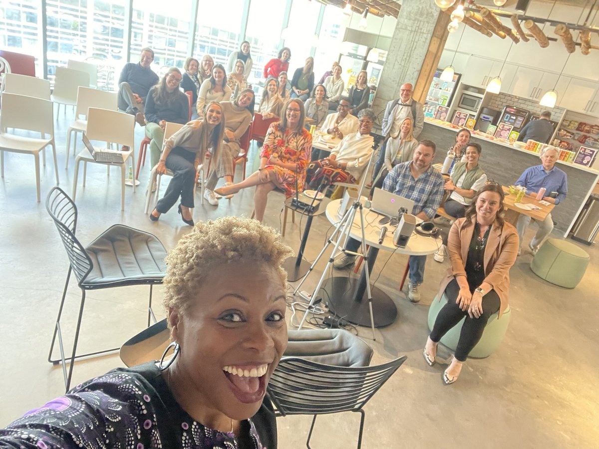CIAACommish's tweet photo. Hanging out with the global architecture firm @littleonline #shebelongs resource group in their amazing Uptown office and virtually with women and men in other offices in the region for #InternationalWomansDay #embraceequity #WomenEmpowerment #womenempoweringwomen 🏆🏆 https://t.co/TYV3wO2DSF