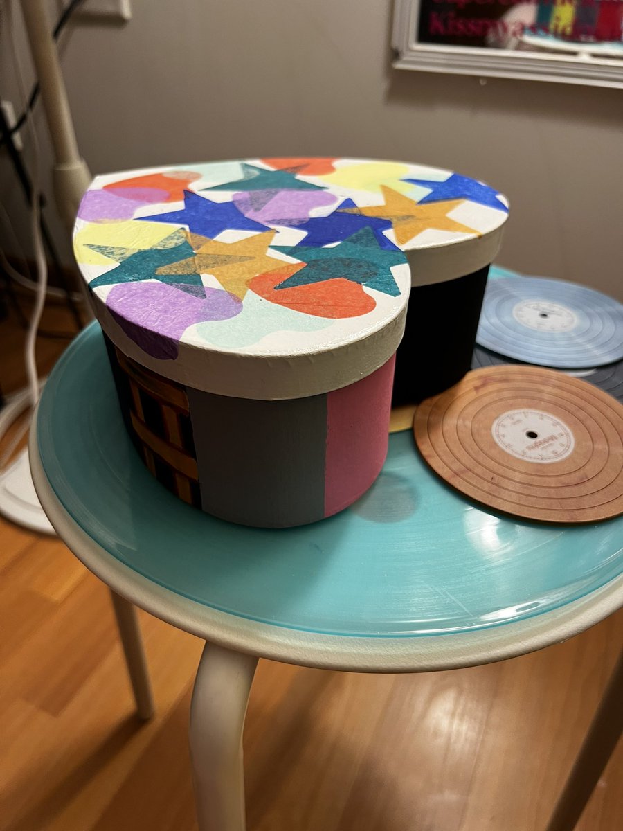 AllisonM_Tswift's tweet image. Getting ready for The Eras Tour by picking out outfits, making bracelets, and preparing a gift for Taylor, if I am ever so lucky enough to at-least give it to someone on her team. I am SO SO SO EXCITED #ChicagoTSTheErasTour #9Day @taylornation13 @taylorswift13