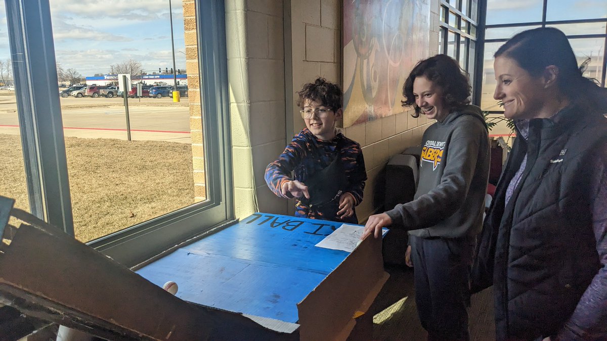 CentralDeWitt's tweet photo. CDIS and CDMS students spent Tuesday afternoon playing a variety of arcade games created by Ms. Smith’s STEM 8 students. Visitors to the “Saber Arcade” were given tokens to play games like pinball, foosball, basketball, and even a claw machine. 
#gosabers #cdcsd #saberarcade https://t.co/x0WpfFIL1O