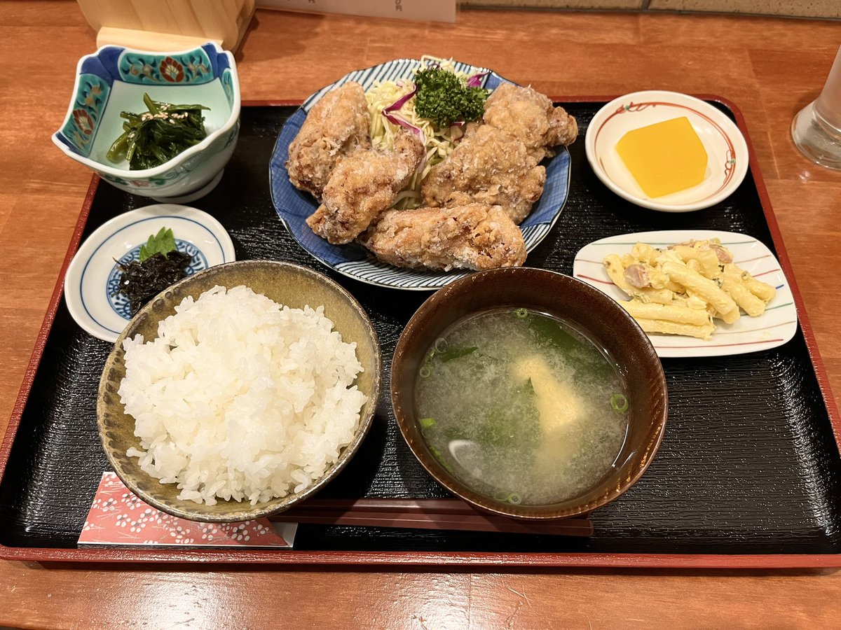小料理屋 おく さんでランチ

竜田揚げ熱々うまうまでした👅