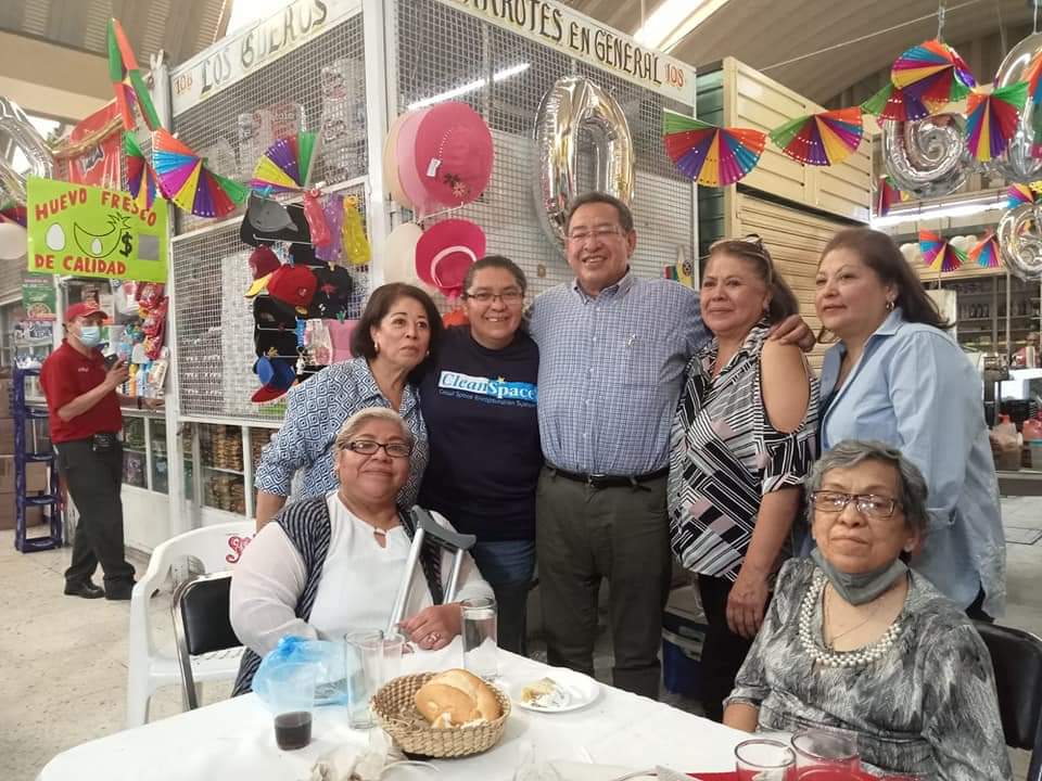 FRosiqueMX's tweet photo. Muchas gracias a los locatarios de #MiMercado del #Arenal por invitarnos a la celebración de su 60 aniversario. Es fundamental fortalecer la economía local a través de los mercados públicos. #Azcapotzalco #CDMX https://t.co/SY0sQXgRTC