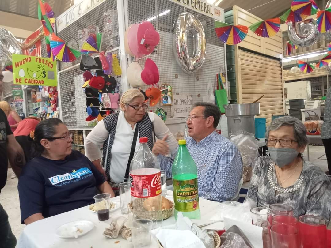 FRosiqueMX's tweet photo. Muchas gracias a los locatarios de #MiMercado del #Arenal por invitarnos a la celebración de su 60 aniversario. Es fundamental fortalecer la economía local a través de los mercados públicos. #Azcapotzalco #CDMX https://t.co/SY0sQXgRTC