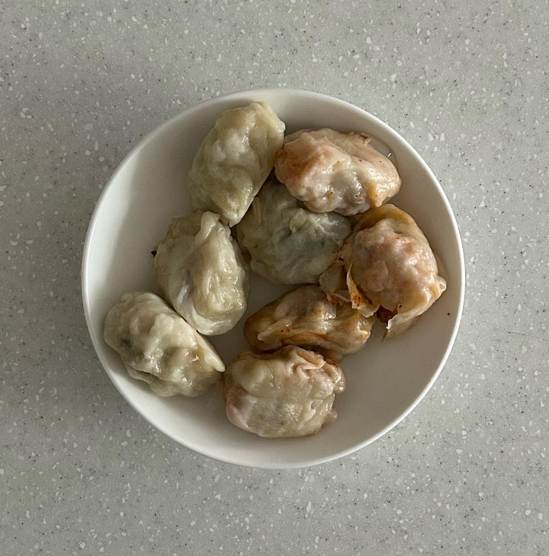 PatrickHunt's tweet photo. 어제 사놓은 좋아하는 집의 만두🥟

#유부녀 #만두 #일상소통 https://t.co/Y91epDeq3a