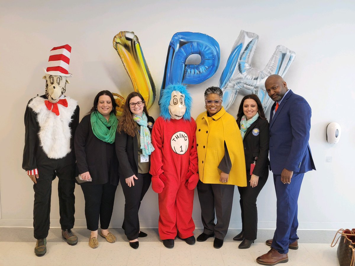 DrAllenMcMillan's tweet photo. @JohnPHollandCh1 educators graciously welcomed me and introduced me to dynamic first grade students who were great participants during my #ReadAcrossAmeric visit. https://t.co/zNVnUoDzgy