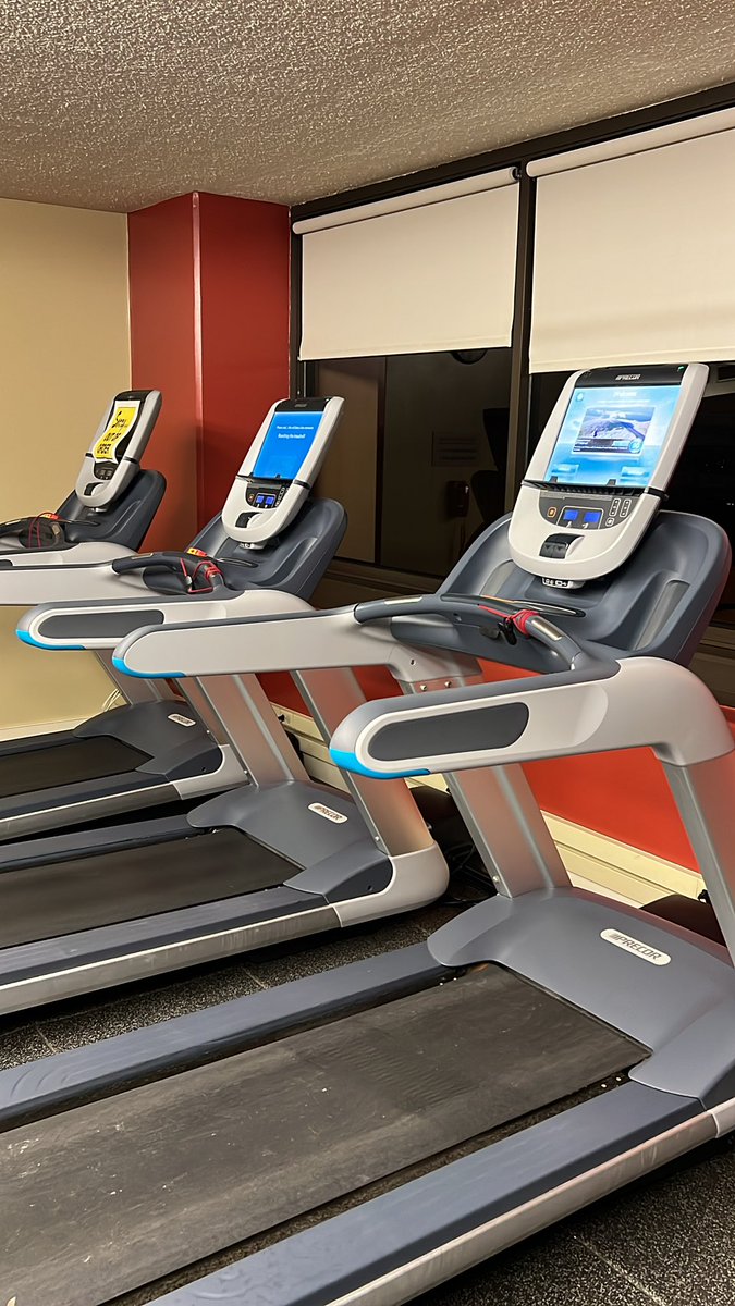 Jarnard's tweet photo. I wonder if I can build a home in the sims 4 while jogging a mile on a treadmill. Anyone else curious? Or another bad idea?  💀💀 #sims4buildchallenge #sims4 https://t.co/DqGqccvvpl
