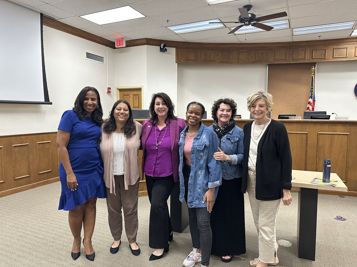 NoMishtake's tweet photo. 🚺Happy International Women’s Day‼️Women are strong, they are bold, they speak up! I want to applaud women in politics, like elected leaders Jennifer Andreau and @DeniseHorland, plus everyone who is brave enough to engage with the system to stand up for what’s right #advocacy #FL https://t.co/vTefjFPeD7