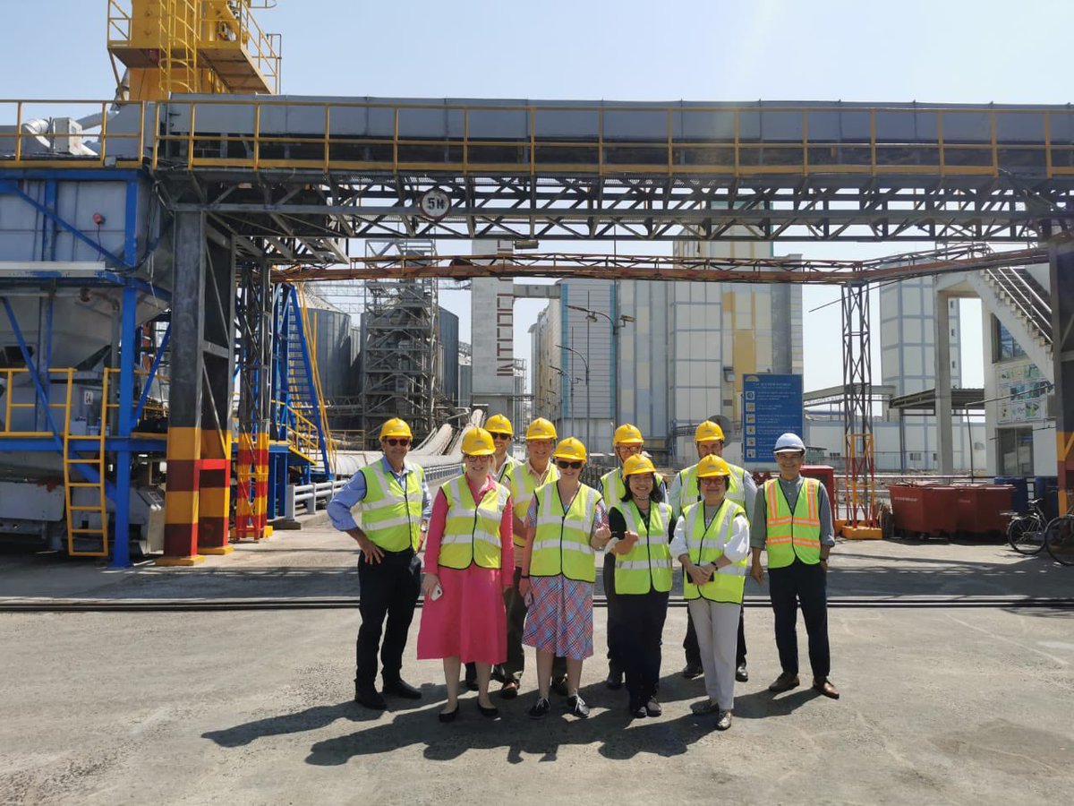 Incredible tour of the Interflour grain port terminal with <a href="/Austrade/">Austrade</a> for day 3 of <a href="/GrainGrowersLtd/">GrainGrowers</a> Vietnam tour. 2/3rd of all Vietnamese grain imports come through the Cai Mep port area and it is a crucial gateway for Australian grain exports 🌾🇦🇺🇻🇳