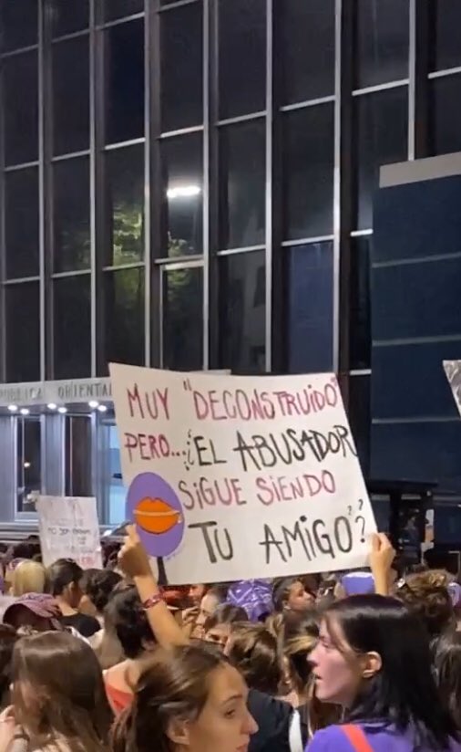 agus_mazzucoo's tweet photo. el mejor cartel. https://t.co/ahl8xjrsQw