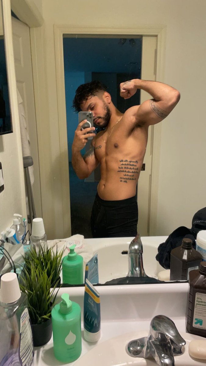 10FONE1's tweet photo. Night 🦍♥️ https://t.co/D4aTqThVNQ