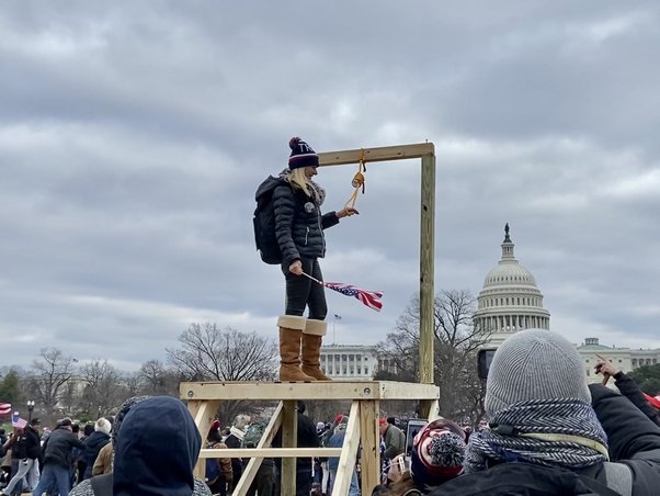 @TimmayMN @EricMMatheny There were over 2,000 police officers injured through democratriots. Around 60 secret service were injured at this event.

Those weren't gallos. It was a miniature replica.