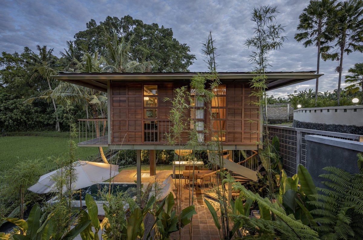 mepatcs's tweet image. HOUSES : KUTA UTARA, INDONESIA
Architects: Stilt Studios
Area : 45 m²
Photographs :Indra Wiras
ดูข้อมูลเพิ่มเติม:facebook.com/MepatCS/
#ไอเดียแต่งบ้าน #Mepatcs #เคล็ดไม่ลับเรื่องบ้าน #สร้างบ้าน #รับเหมาก่อสร้างครบวงจร #homeideas #homedecor #homedecorideas #บ้าน #สไตล์มินิมอล