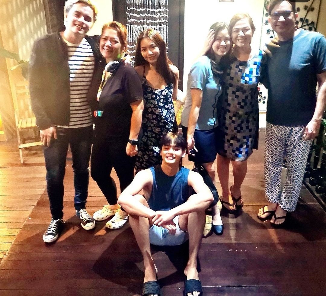 soxybernfaulk's tweet photo. Omgggggg!!!! Nag balik na talaga siya 😭💗

I think teacher ang role niya base sa suot niyaaaa https://t.co/iM020vlGTk