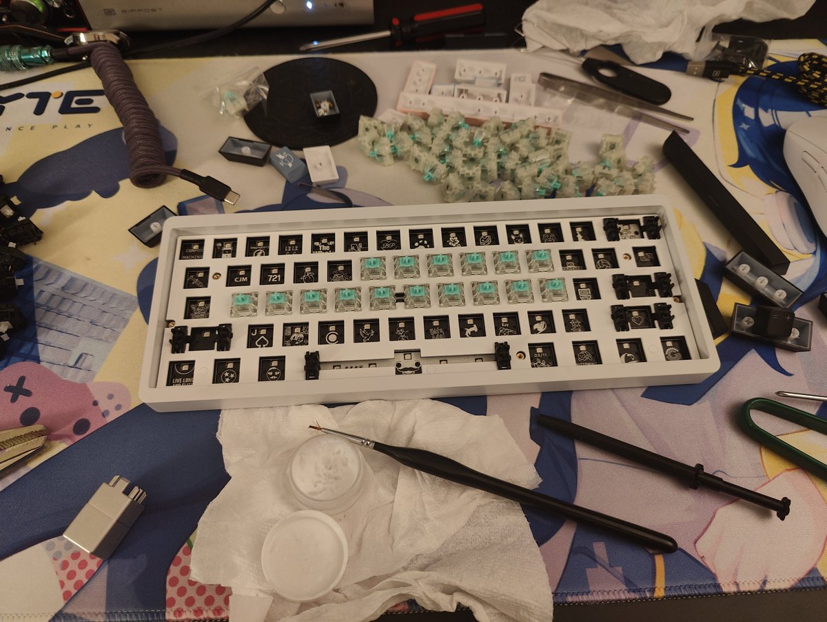 YattyRu's tweet photo. @SneakyHornyAcc Lubing switches takes foreverrrr aaaaaaa!!! 😭 https://t.co/BT5ovuq2oF