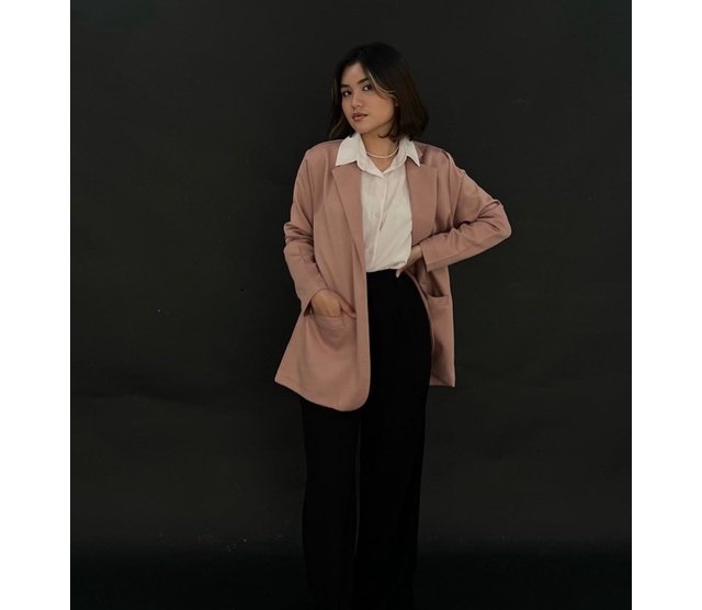 lapaknyaD's tweet photo. Rekomendasi blazer casual
1) https://t.co/glHkKEmDT7
2) https://t.co/RXRIn4DVIl
3) https://t.co/0QJ5tFLveZ
4) https://t.co/yTKFcIAoBn
#atasan #wanita #formal #reguler #basic #ootd #oversize #allsize #outer #korea #kantor #office #shopee #gratisongkir https://t.co/veOCTNIdTo