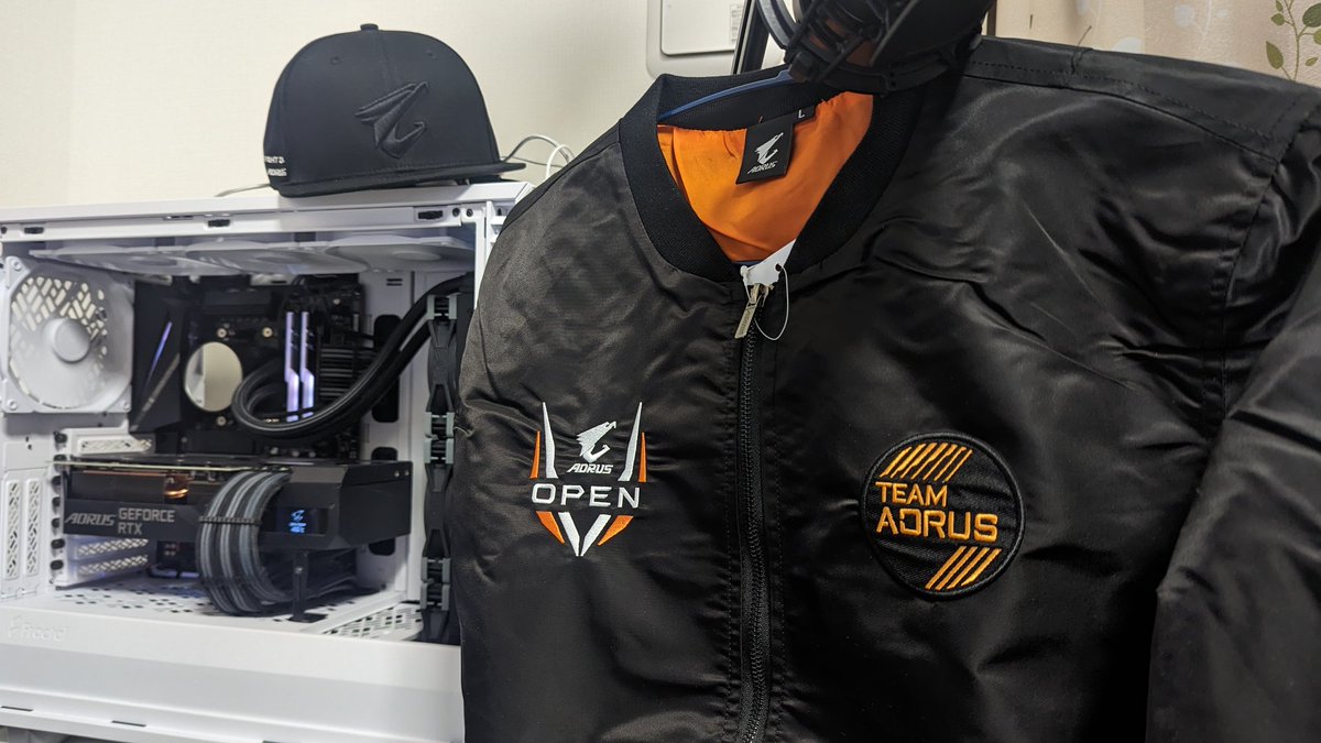 AllanGeSter's tweet photo. ﾔｯﾀ-!!!
プレゼント届きました！
これからもよろしくお願いします！
#AORUS 
#GIGABYTE
#AORUS4U https://t.co/WlUOVJZn6n