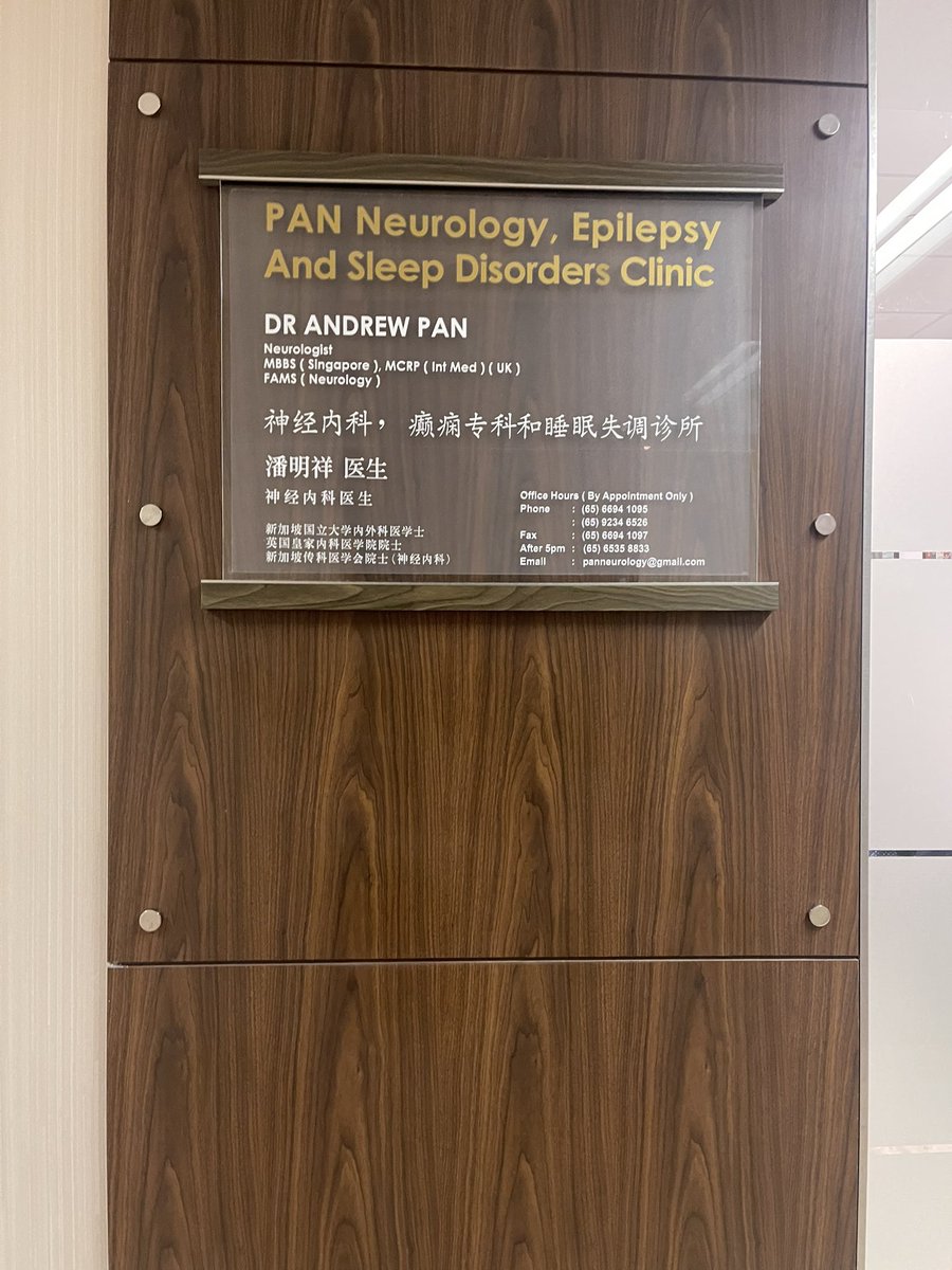 Saya lagi di Rumah Sakit Mount Elizabeth Singapore, mengantar ayah saya (80thn, di kursi roda) bertemu dgn dokternya. 

Knp konsultasi ke luar negeri? Mnrt saya, bukan krn dokter Indonesia gak kompeten. Dokter2 Indonesia hebat, pengetahuannya advance. Masalah buat saya cuma satu: