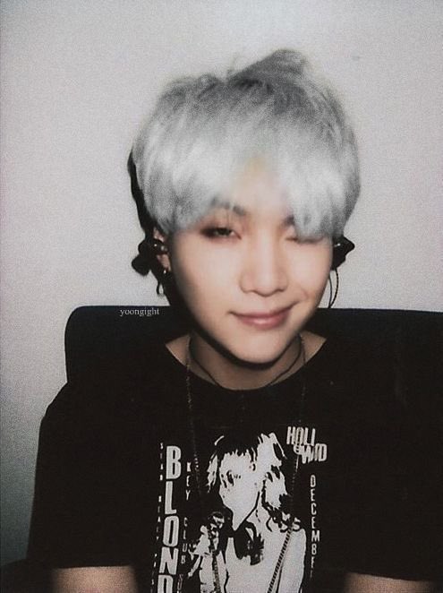 sg_ymm028's tweet photo. #HappyBirthdayYoongi

お誕生日おめでとうございますゆんぎさん

あのライブから色んなことが変わってしまってファンと名乗っていいかすごく不安で、しばらく低浮上だったけど私を変えてくれたあなたの誕生日なので心からお祝いさせてもらいます🥲よく食べてよく寝てよく笑って過ごしてくださいね https://t.co/YflKFNDCLg