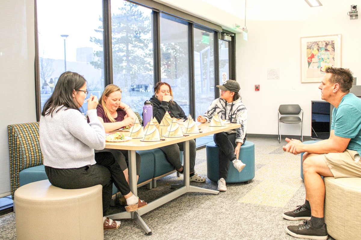 ishtarviveka's tweet photo. Our first Math Teachers' Circle was a success!

We have one more scheduled for this semester on April 5. You can sign up here: https://t.co/J5NRNqDQzL https://t.co/cJMvzf3Zzq