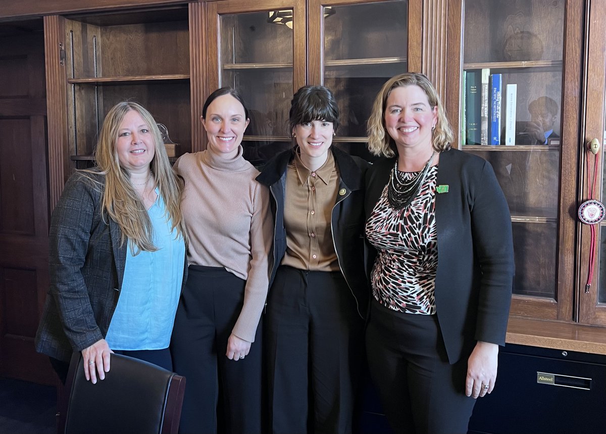 ImpactWA's tweet photo. On International Women's Day, it was an honor to meet @RepMGP and ask for her continued support of #impactwashington &amp; #MEPNationalNetwork. So many great #manufacturers in District 3 to support. We look forward to working with her &amp; her staff.  #madeinWA #washingtonmfg #madeinUSA https://t.co/ODfMqtsPYQ