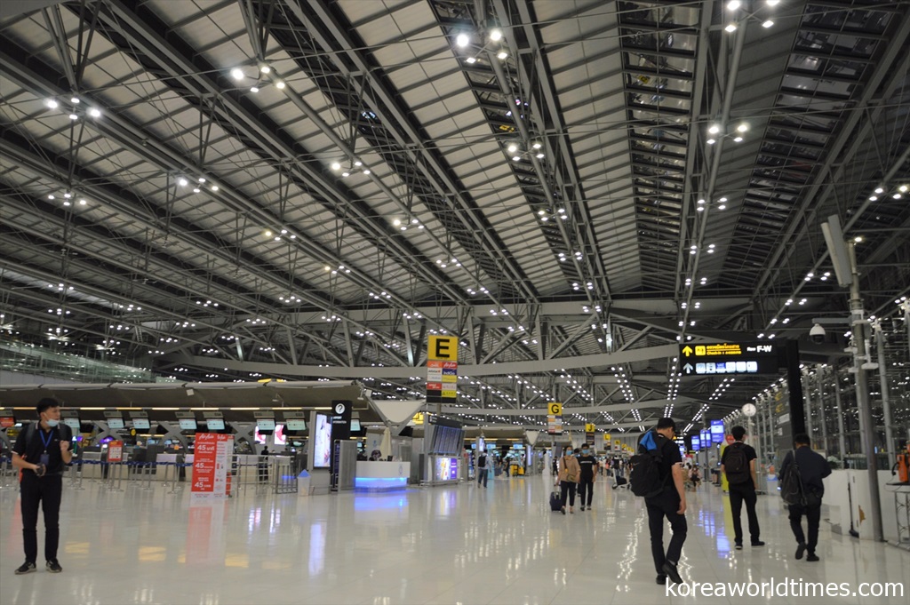 タイの農村では韓国出稼ぎが良いとの噂が流布しているようです。

でも正規労働者の割合は1割という謎の現状をバンコク在住ライター高田胤臣さんがが伝えます。

タイ農村の7倍稼ぐ韓国出稼ぎ増加中 でも9割が不法就労である背景

#韓国 #バンコク #出稼ぎ