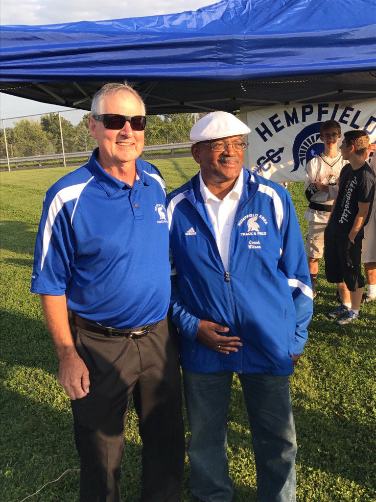 hasd_athletics's tweet photo. Congratulations to Hempfield Area coach LaRoyal Wilson for being selected to receive the Ferrante Award at the Westmoreland Scholar-Athlete Banquet for helping to promote high school athletes! https://t.co/6LNuZTNS22