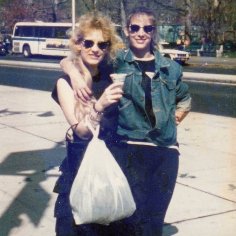 Melete's tweet photo. It's almost beyond my comprehension right now that I no longer have a sister -- for the rest of my life, I won't have my sister! -- but she died yesterday morning at ~9:00 Eastern.

Pancreatic cancer out of the blue, that took her way too fast.

Drowning in grief.

♥️💔♥️ https://t.co/sUwfcjhalO
