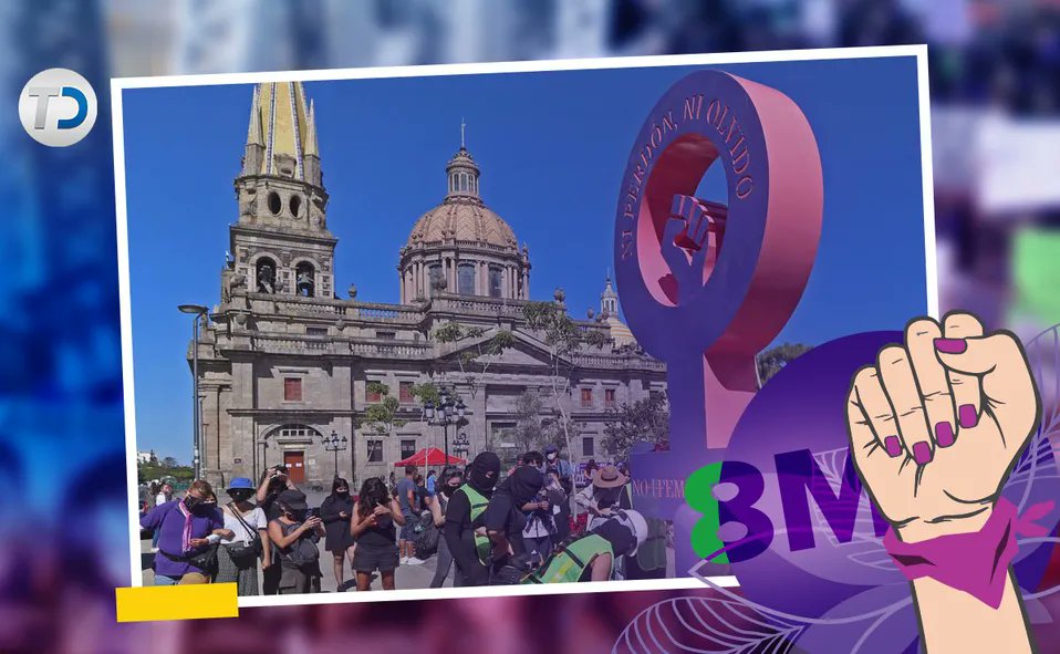 #8DeMarzo | Protección Civil y Bomberos de Jalisco estima una asistencia de aproximadamente mil 500 mujeres marchando sobre avenida Vallarta en dirección hacia la Glorieta Minerva. Todo sobre la marcha aquí: mile.io/3kXGPdE