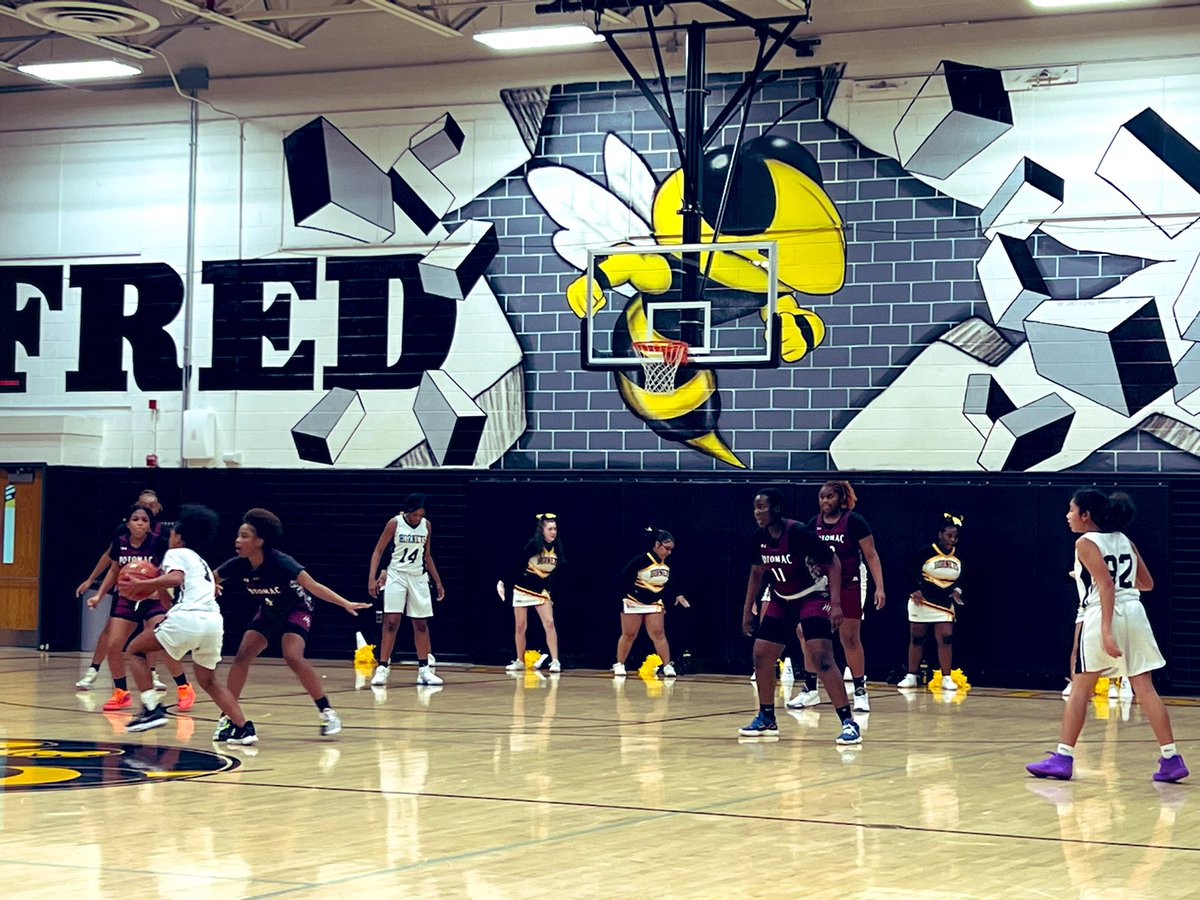 The scoreboard may be out but we are still in the game! #FLHornets #FLCheer #blackandgold 🖤💛 #girlsbasketball