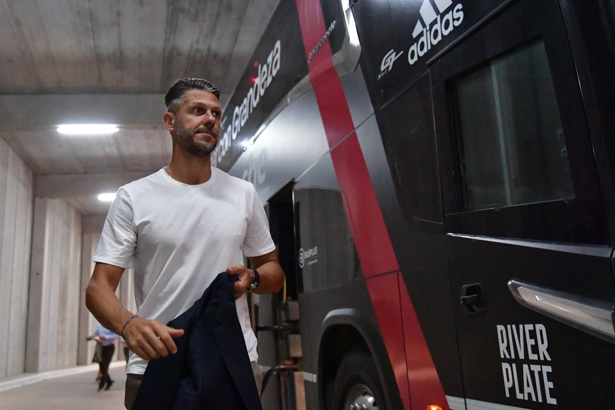 RiverLPM's tweet photo. Llegamos al estadio 😍😍 https://t.co/8PNloBv0Wt