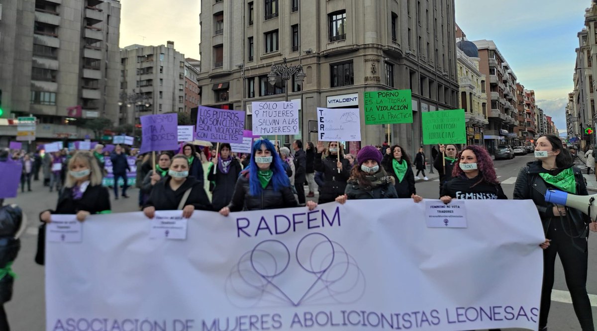 AbolicionLeon's tweet photo. 🔥 Orgullosas de nuestra ciudad y de las mujeres valientes 💜

#8MarzoAbolicionista ♀️
#LeonAbolicionista
#OrgulloFeminista https://t.co/KhwoDUkqYb