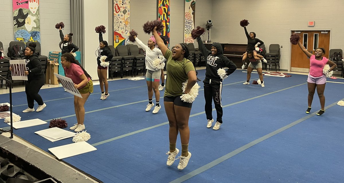 HlhsT's tweet photo. 🦅 HLHS CHEER SQUAD going to National Competition 👏👏👏🦅 GOOD LUCK GIRLS‼️ https://t.co/PVs7NrJSRv