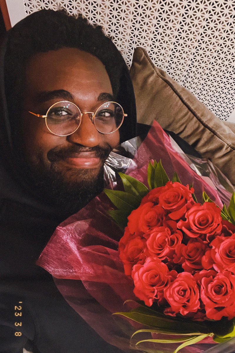 AntoineThinks's tweet image. She got me flowers today and told me that she appreciates how hard I work and everything I do for the family.