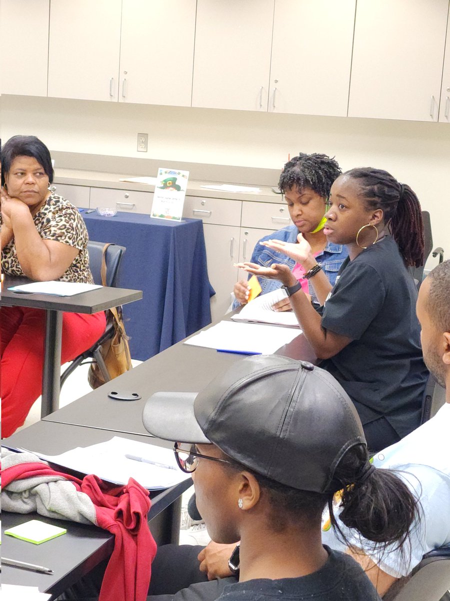 TifftheSTEMist's tweet photo. Mentors in @ebrpschools Mentoring Matters/Professional Educator Induction Program (PEIP) engage in after school Professional Development on effective questioning and discussion techniques! We're modeling socratic circles.  #TeacherEffectiveness #MentoringMatters #WeAreEBR https://t.co/TfPSIbAnzK