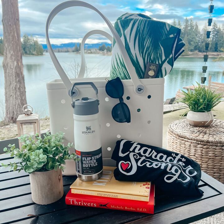 🌴Spring Break Survival Kit Giveaway for Educators🌴

Here's how to enter for a chance to win: 

1. Sign up for the FREE #WholeChildSummit23 - characterstrong.com/wholechildsumm…

2. Tag 3 Amazing Educators who Focus on Teaching the Whole Child