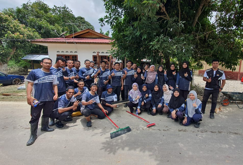 usim's tweet photo. Misi Bantuan Pasca Banjir USIM hulur khidmat dan sumbangan di Segamat, Johor
#BantuanPascaBanjirUSIM
#PHEPUSIM https://t.co/60bolU9Q9E
