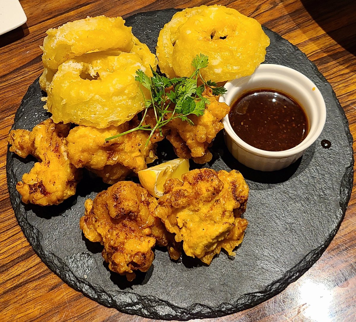 3/6夕食 池袋 金のイタリアンさんにて 玉葱とチキンフライ 白トリュフのリゾット リゾット食べたの20年振り位かも😚 当時は芯が残る米に謎しかなかったけど、20年立つと味覚変わるんですね🥳 歳をとったという証拠🤣