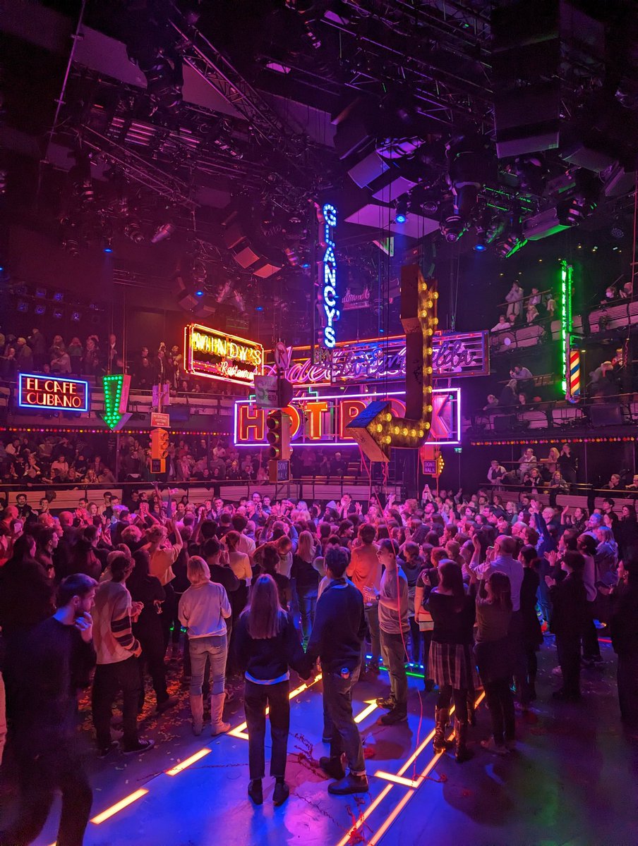 Guys &amp; Dolls <a href="/_bridgetheatre/">Bridge Theatre</a> was STUNNING. So much fun, what a great night. Congrats to everyone involved 👏🏻🎲🙏💃