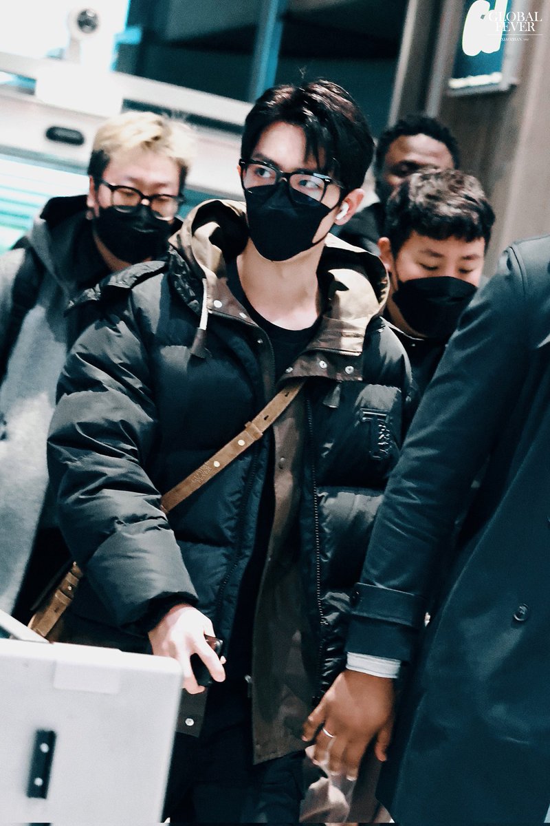 Tk25_Yb5Dt10's tweet photo. 230309 Xiaozhan Paris ✈️ Beijing [ 01.51 ]

ยัยลูกกลับแล้ว เดินทางปลอดภัยครับบบ ❤️❤️❤️🐰🐰🐰 https://t.co/mowL77PrAw