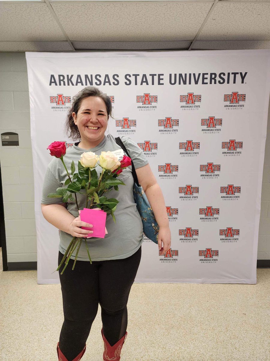 AStateCoA's tweet image. To help celebrate International Women’s Day, CoA student, Christiana Knapp generously passed out roses to all the women in the Ag building. 🌹🤍♥️ Today across the globe, the social, economic, cultural &amp;amp; political achievements of women are recognized and celebrated.