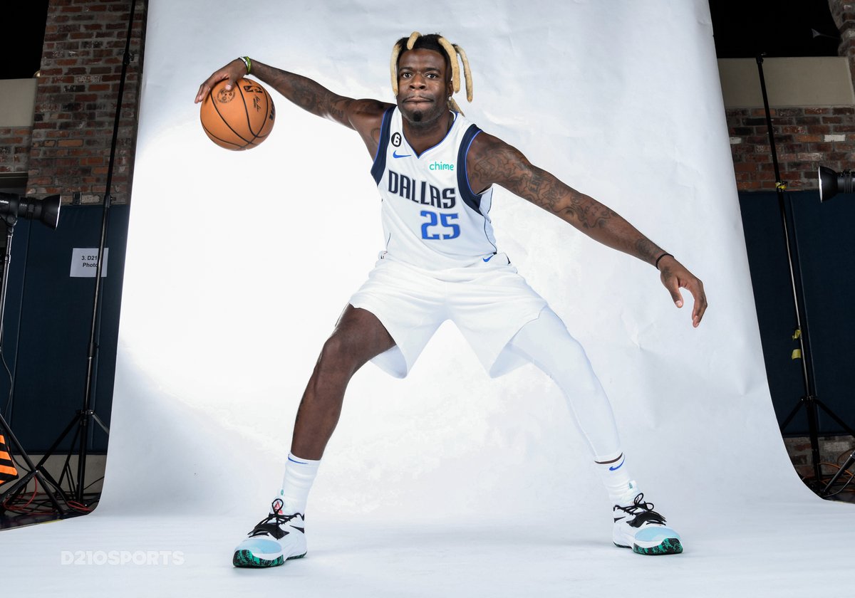 D210S's tweet photo. Dallas Mavericks Reggie Bullock (right quad contusion) will miss tonight's game in New Orleans.
#NBA | #DALvsNO | #MFFL https://t.co/wHUuQ0mFNg