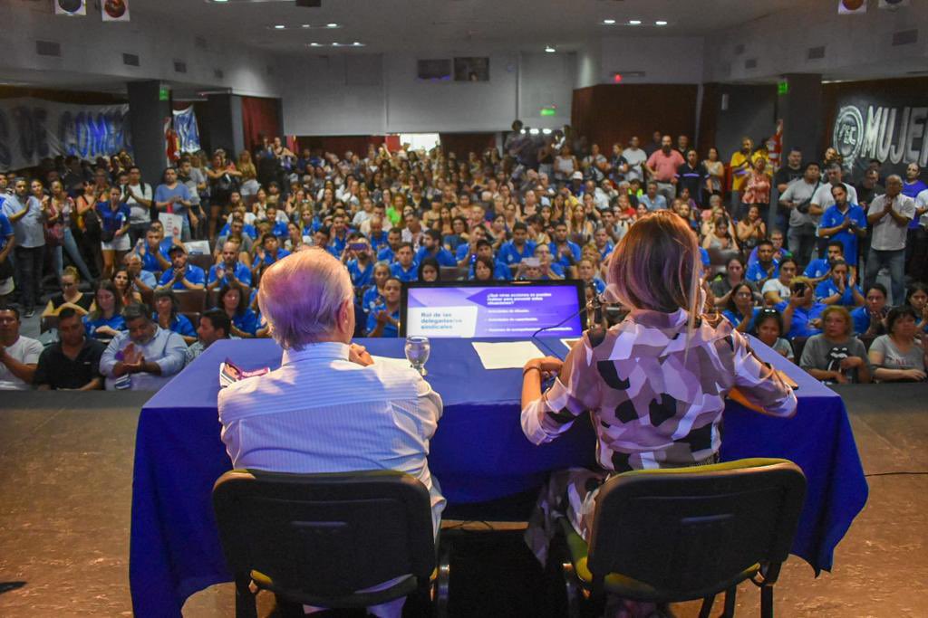 MyN_Sec's tweet photo. Hoy #8M nuestro gremio vuelve a dar un salto cualitativo en materia de derechos. Presentamos junto a nuestro Sec. Gral. la guía de acción para l@s delegad@s gremiales para la prevención e intervención ante situaciones de violencia y acoso en el mundo del trabajo. @CarlosPerezSEC https://t.co/iuaqRc7IPf