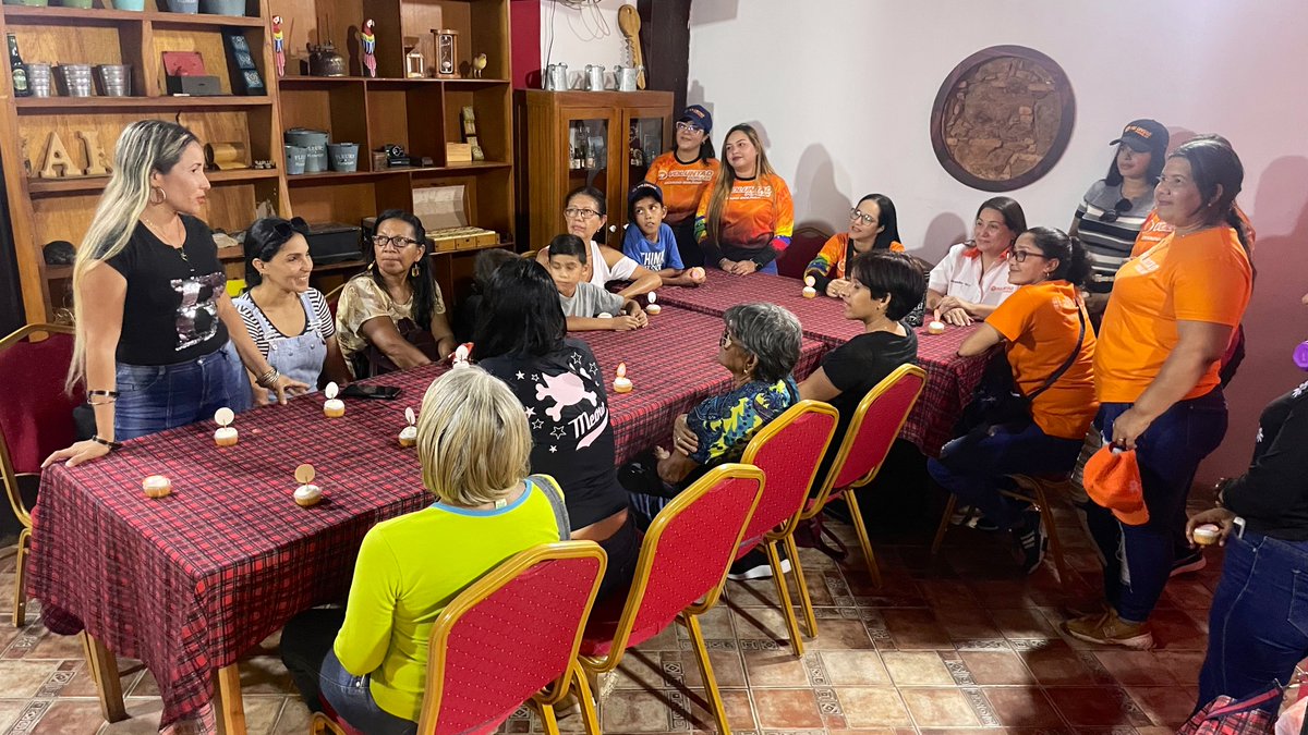 CiroABarrientos's tweet photo. #08Mar Hoy conmemoramos el Día Internacional de la Mujer en nuestro Estado #Bolivar.

Nuestras Mujeres son ejemplo de esfuerzo y valentía; día a día sortean las distintas dificultades y continúan siendo el pilar fundamental de las familias venezolanas.

¡Que vivan las mujeres! https://t.co/6GWWZV5OAD