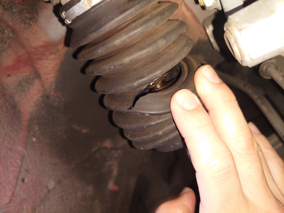 QP808's tweet photo. #NSX #MEETNSX #jdm #engineoilchange #tierodboot
How ofen do you change your NSX engine oil? Change it around 5k km
みなさんはNSXのエンジンオイル交換はどの頻度に行われていますか? 僕は5千km 前後で
破れてるー 交換まで休養です。 https://t.co/Lh4WVJy2CH